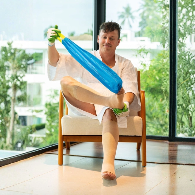 Steve glide dolphin compression socks aid